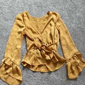 Guess yellow bell sleeve top